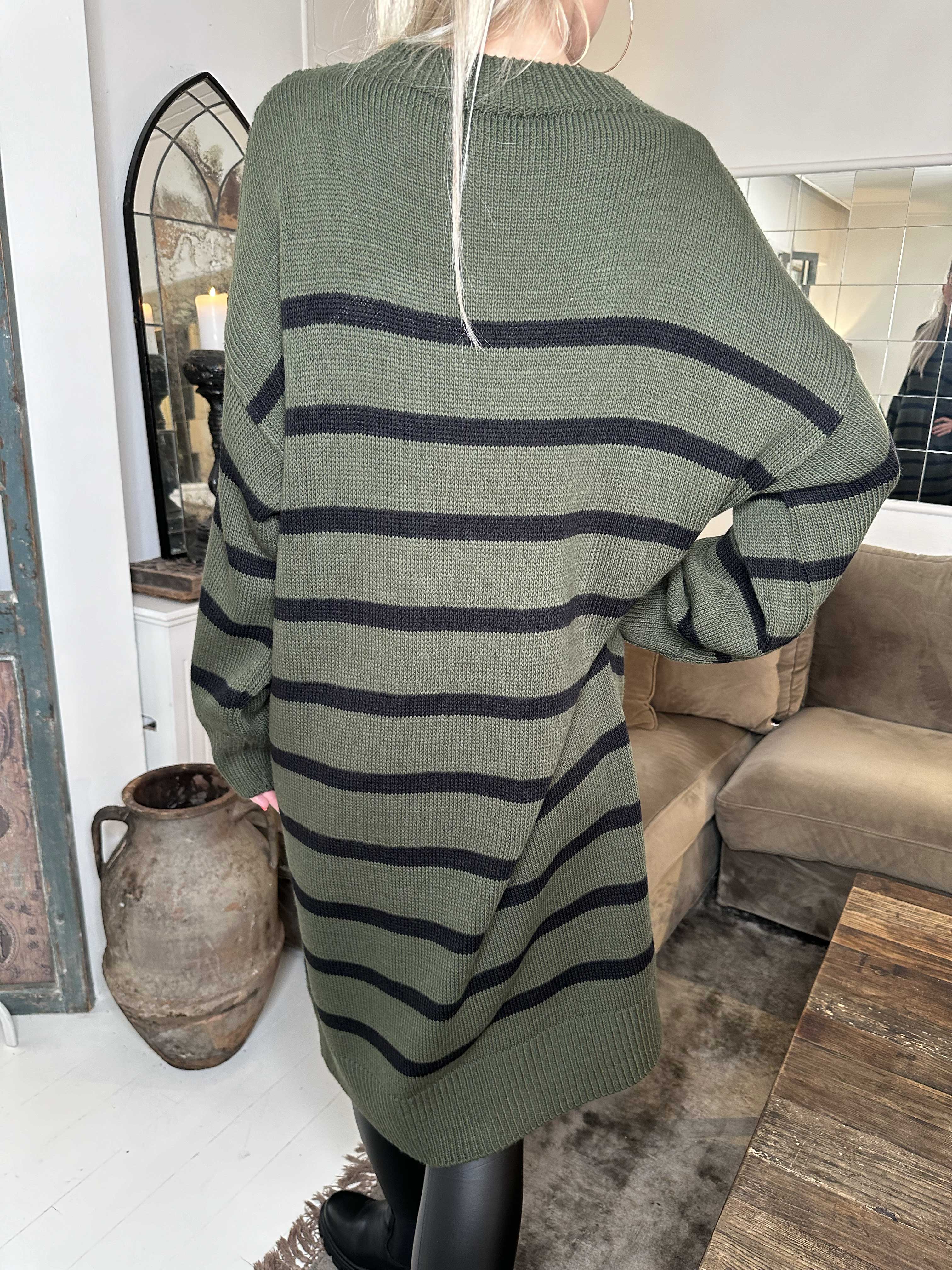 Ciara - Löst sittande stickad klänning med ränder